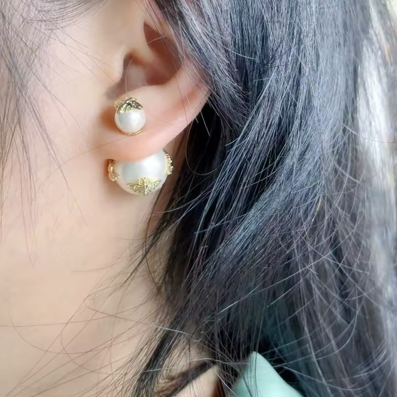 Vintage Honeybee Pearl Elegant Gold White Earrings - Picture 7 of 7